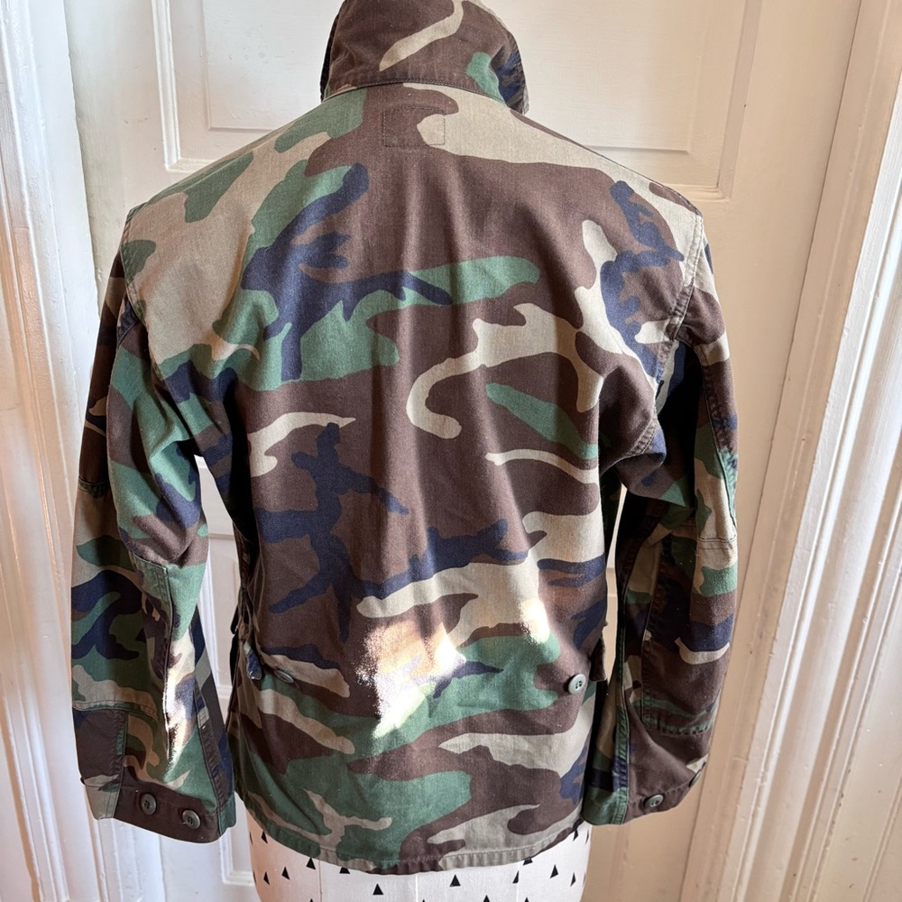 Vintage US ARMY issued
Woodland Camouflage Coat
Size Small - Picture 8 of 14